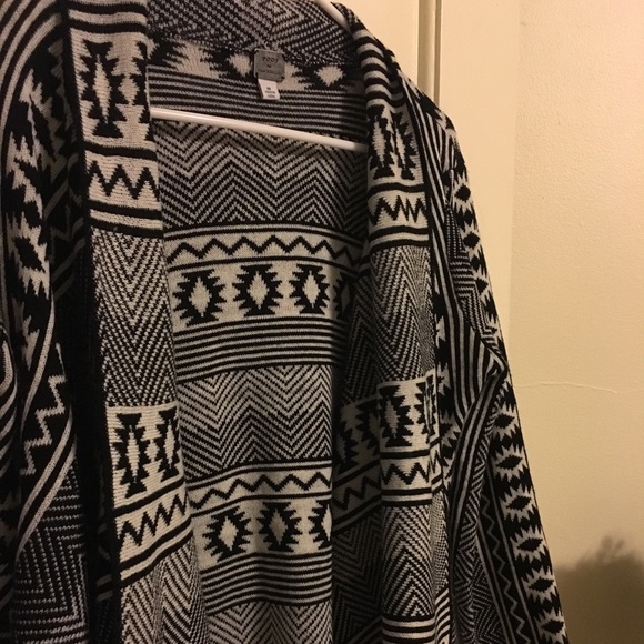 Sweater 🍂🍁 - Picture 7 of 9